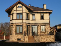 Чем обшить фасад деревянного дома: возможны различные варианты