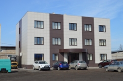 Административное здание по Ул. Марины Расковой устройство вентилируемого фасада из керамогранитной плиты