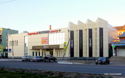 Облицовка фасада торгового центра в Московской области.